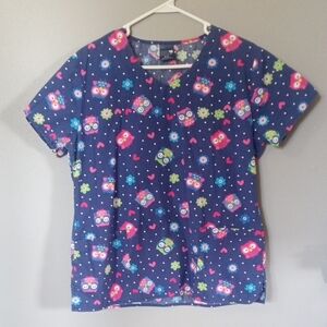 Zoe + Chloe Women's Colorful Owl Print Scrub Top Size Medium